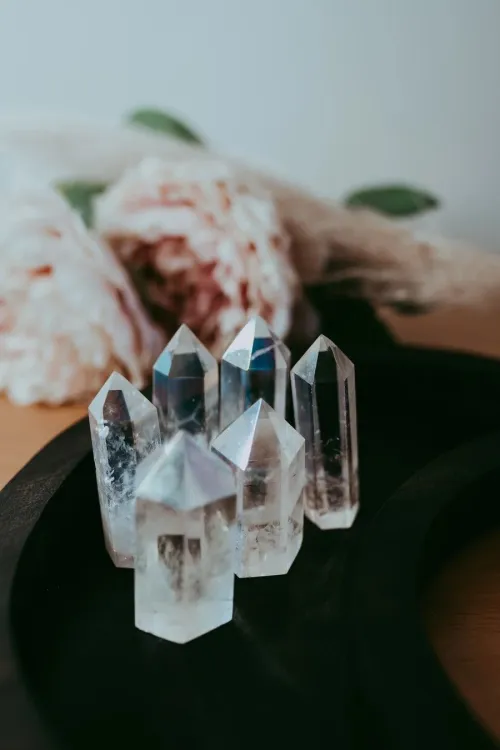 how to tell clear quartz from glass