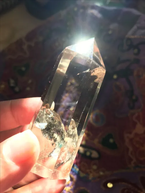 Comparing genuine and synthetic quartz under light