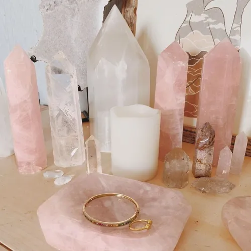 Comparison of quartz versus glass ornaments on velvet cloth