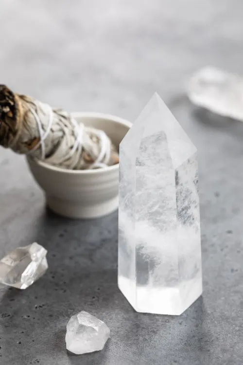 how to identify clear quartz