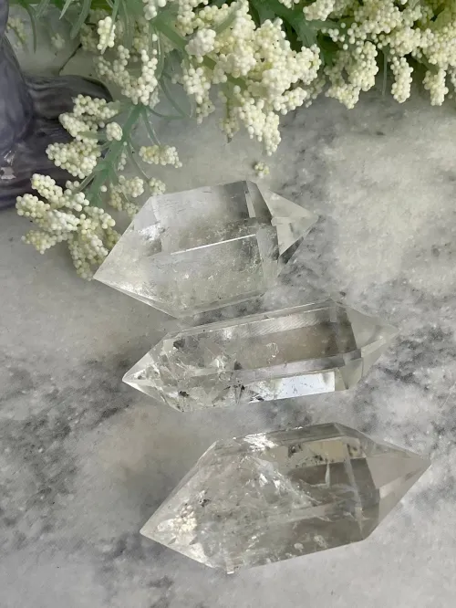 Quartz jewelry and small decorative pieces on workspace